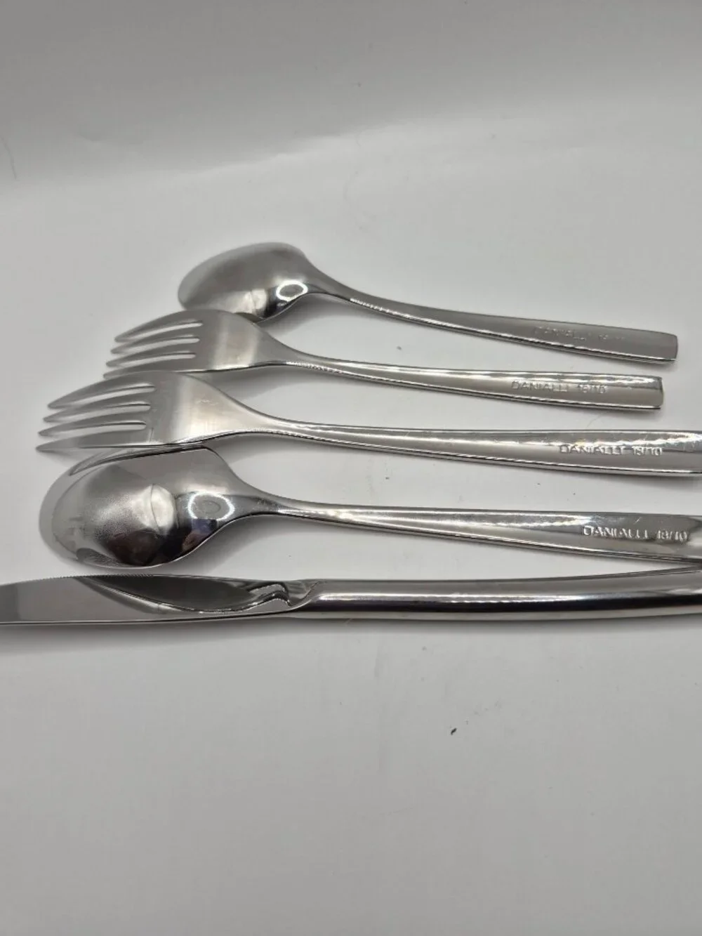 Danialli 18/10 Stainless Steel Flatware Set - Five Pieces Knife Forks & Spoons